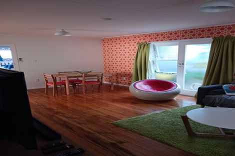 Photo of property in 15f1 Apu Crescent, Lyall Bay, Wellington, 6022