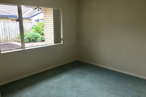 Photo of property in 10 Newry Close, East Tamaki Heights, Auckland, 2016
