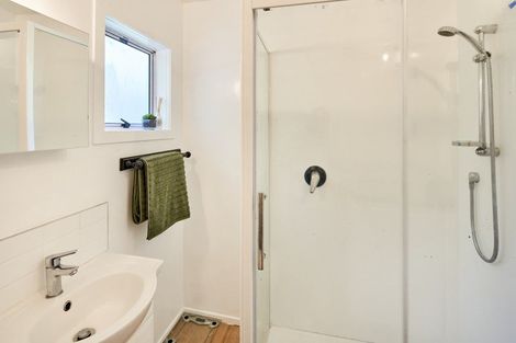 Photo of property in 16b Fernhaven Grove, Newlands, Wellington, 6037