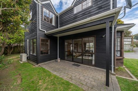 Photo of property in 6 Ellwood Place, Churton Park, Wellington, 6037