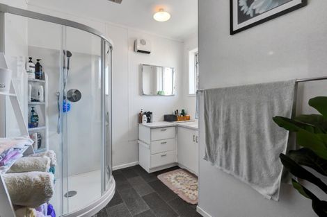 Photo of property in 16 Darwin Crescent, Spotswood, New Plymouth, 4310