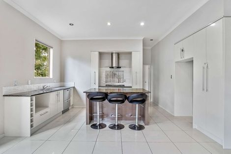 Photo of property in 25 Gibbston Crescent, Flat Bush, Auckland, 2016