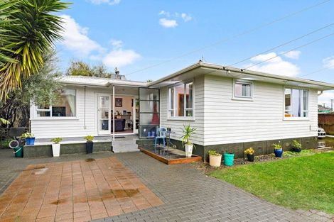 Photo of property in 4 Mountbatten Place, Papakura, 2110