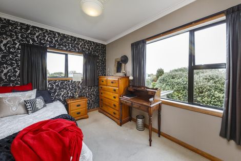 Photo of property in 12 Innes Place, Roslyn, Palmerston North, 4414