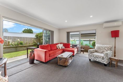 Photo of property in 27a Tukapa Street, Westown, New Plymouth, 4310