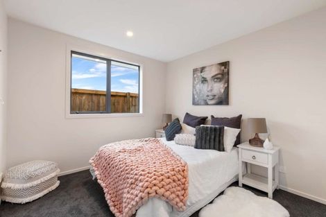 Photo of property in 28 Tahuna Minhinnick Drive, Glenbrook, 2681