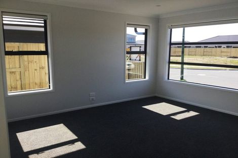 Photo of property in 8 Bill Miller Drive, Papamoa, 3118