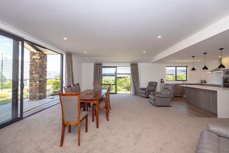 Photo of property in 16 Makomako Road, Wanaka, 9305