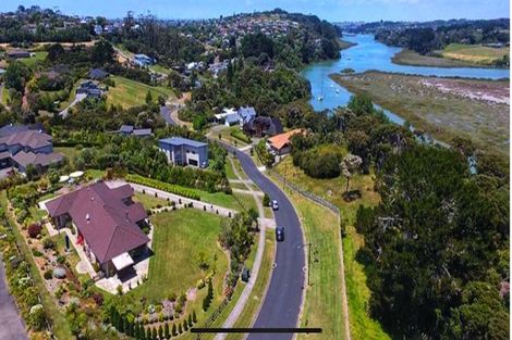 Photo of property in 15 Matheson Road, Red Beach, 0932