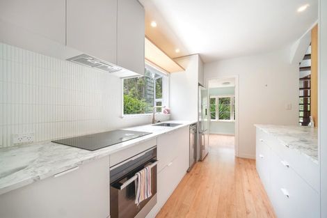 Photo of property in 16 Mahoe Road, Titirangi, Auckland, 0604