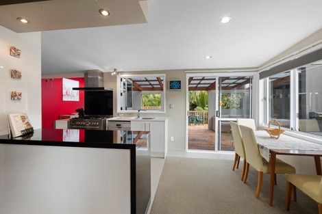 Photo of property in 70 Seaview Road, Marfell, New Plymouth, 4310