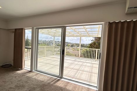 Photo of property in 21 Shanaway Rise, Hillcrest, Auckland, 0627