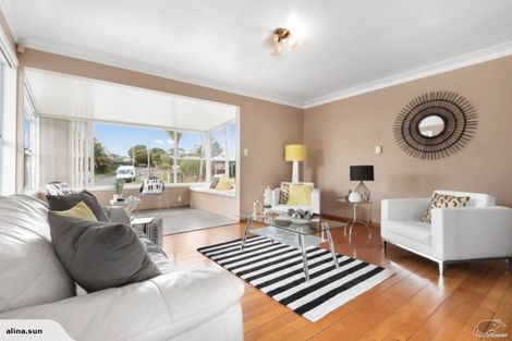 Photo of property in 10 Harry Ward Place, Henderson, Auckland, 0610