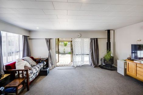 Photo of property in 2/403 Avenue Road West, Hastings, 4122