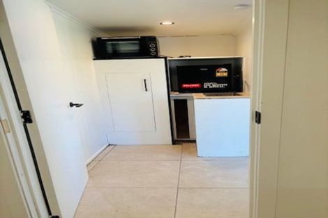 Photo of property in 92 Mangorei Road, Strandon, New Plymouth, 4312