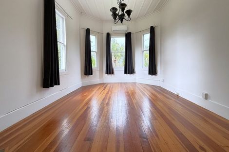 Photo of property in 44 Lynwood Road, New Lynn, Auckland, 0600