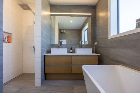 Photo of property in 22 Old Racecourse Road, Albert Town, Wanaka, 9305