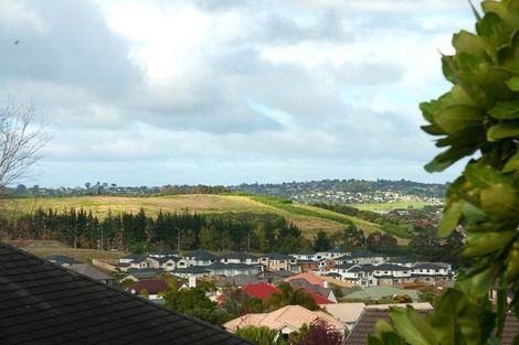Photo of property in 4 Manu Place, Pinehill, Auckland, 0632