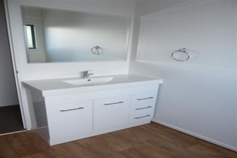 Photo of property in 60 Henwood Road, Mangere East, Auckland, 2024