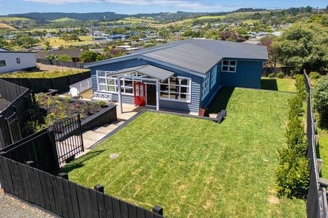 Photo of property in 4 Forlong Rise, Helensville, 0800