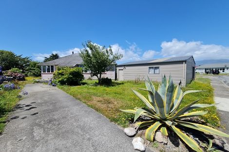 Photo of property in 32 Luff Place, Westport, 7825