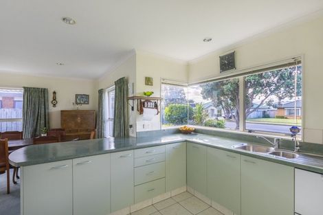 Photo of property in 66 Guildford Drive, Paraparaumu, 5032