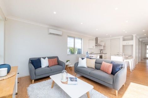 Photo of property in 72 Sunstone Crescent, Timberlea, Upper Hutt, 5018