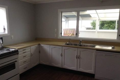 Photo of property in 63 Queens Drive, Lyall Bay, Wellington, 6022