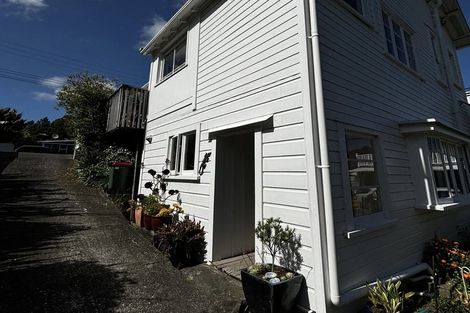 Photo of property in 5 Gilbert Street, New Plymouth, 4310