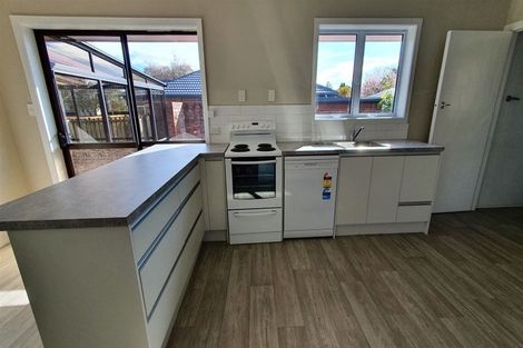 Photo of property in 44 Pinehurst Crescent, Russley, Christchurch, 8042