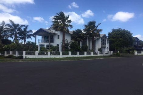 Photo of property in 11 Parkvale Grove, Te Atatu Peninsula, Auckland, 0610