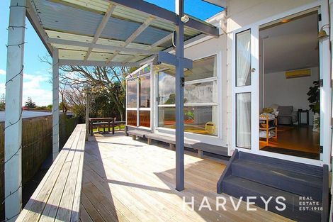 Photo of property in 5 Porter Avenue, Te Atatu South, Auckland, 0610