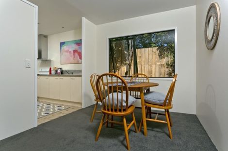 Photo of property in 33 Helleur Road, Massey, Auckland, 0614