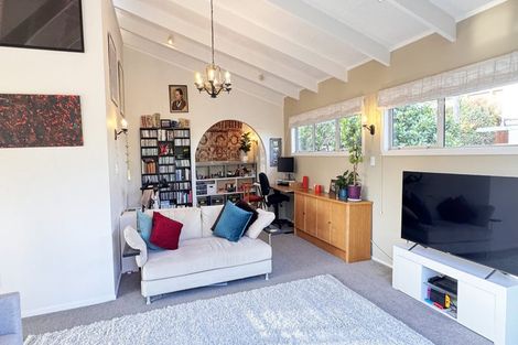 Photo of property in 8 Langstone Place, Chatswood, Auckland, 0626