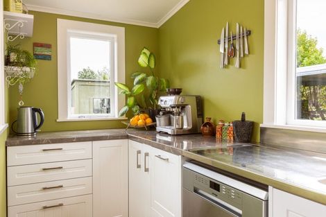 Photo of property in 3 Atkinson Street, Woodville, 4920