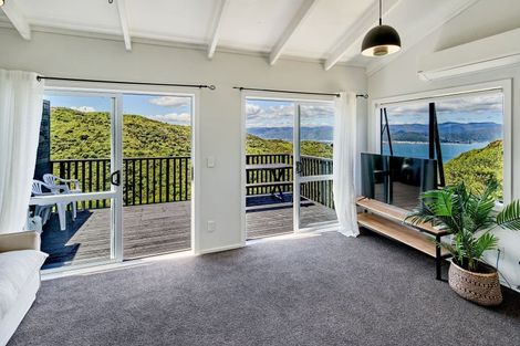 Photo of property in 16b Fernhaven Grove, Newlands, Wellington, 6037