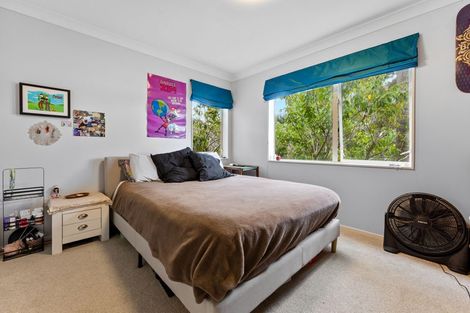Photo of property in 12 Stonedge Lane, Rosedale, Auckland, 0632