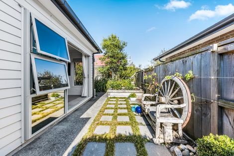 Photo of property in 15 Makete Crescent, Hobsonville, Auckland, 0618