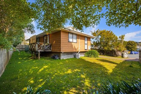 Photo of property in 64 Meadowvale Rise, Titirangi, Auckland, 0604
