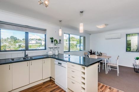 Photo of property in 43a Stewart Drive, Newlands, Wellington, 6037