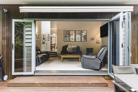 Photo of property in 10 St Lucia Place, Unsworth Heights, Auckland, 0632