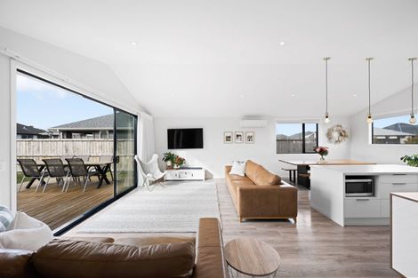 Photo of property in 37 Ruru Street, Cambridge, 3434