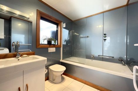 Photo of property in 69 Endeavour Street, Lyall Bay, Wellington, 6022