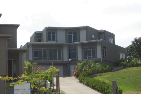 Photo of property in 2/115 Beach Road, Castor Bay, Auckland, 0620