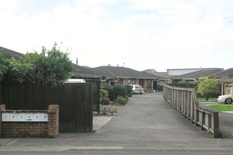 Photo of property in 6/409 West Coast Road, Glen Eden, Auckland, 0602