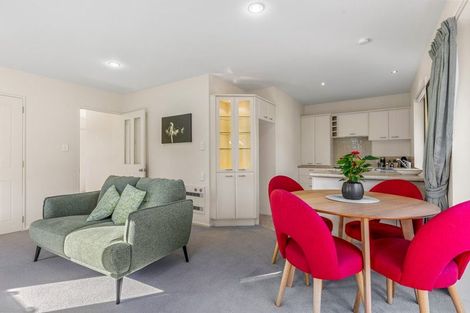 Photo of property in 21 Taupata Street, Redcliffs, Christchurch, 8081