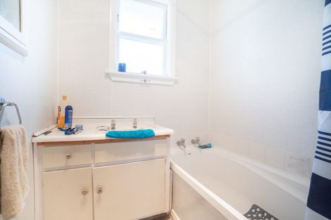 Photo of property in 6 Rochester Street, Awapuni, Palmerston North, 4412