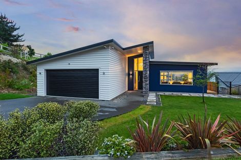 Photo of property in 20 Madeira Close, Whitby, Porirua, 5024