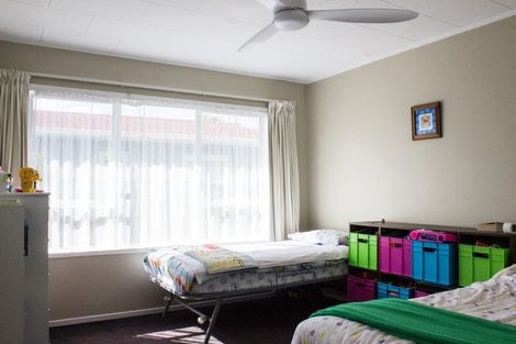 Photo of property in 15 Taikata Road, Te Atatu Peninsula, Auckland, 0610