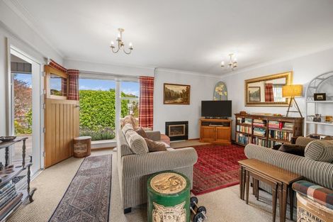Photo of property in 15a Enfield Road, Hospital Hill, Napier, 4110